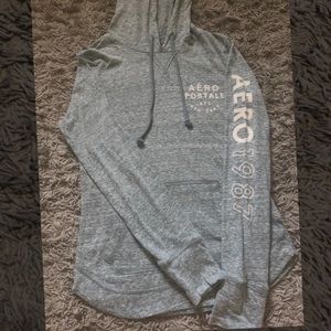 A cute , light blue Aeropostale pullover 🦋.